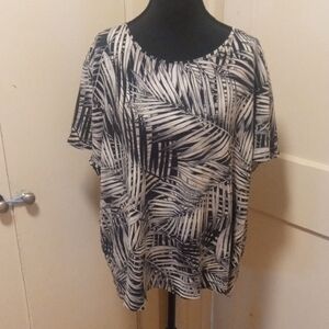 Croft & Barrow Black and White Palm Print Plus Size Women's Top